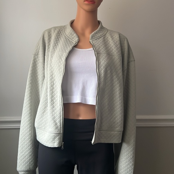 #47. GILLY HICKS Women’s Quilted Bomber Jacket - Picture 3 of 15